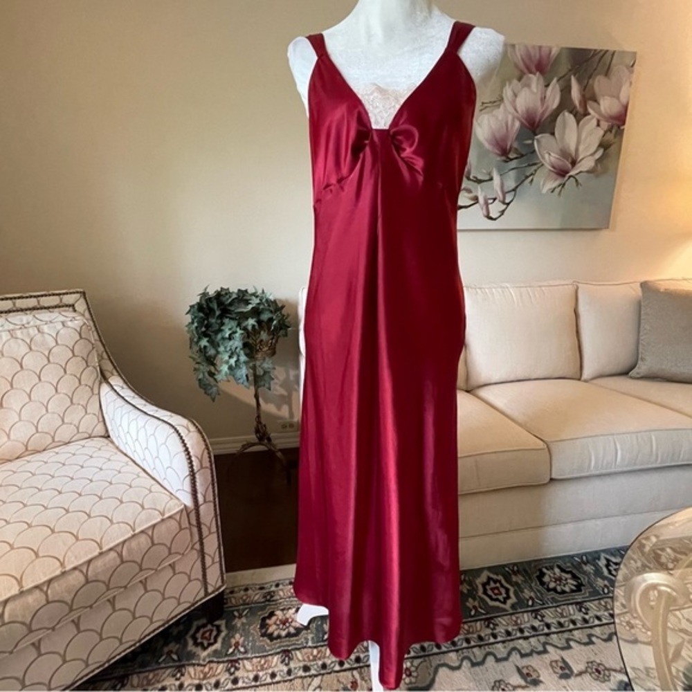 Oscar de la Renta Burgundy Lace Embellished Silky Satin Lingerie Nightgown
